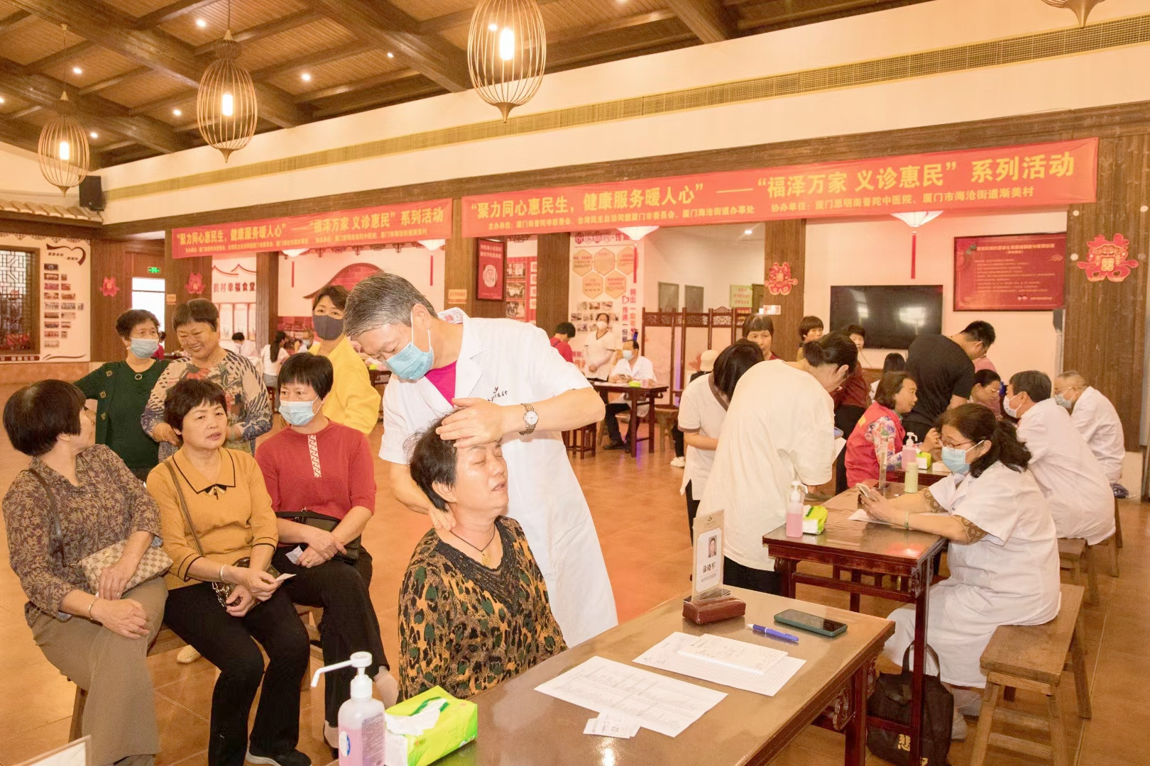 4月14日上午，台盟厦门市委开展“聚力同心惠民生，健康服务暖人心”医疗咨询活动.jpg